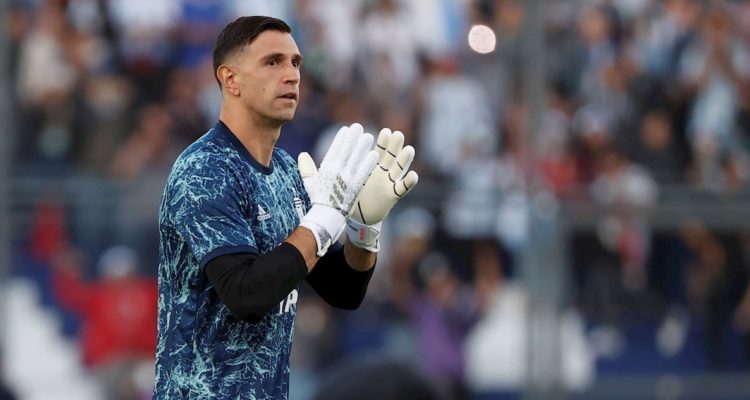 Dibu Martínez fue hostilmente recibido en Calama.