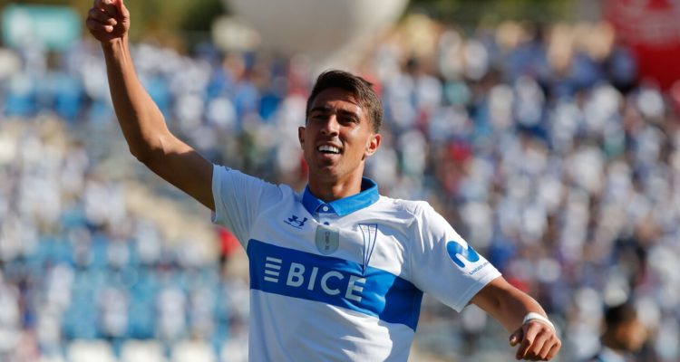 Diego Valencia celebrando por la UC.