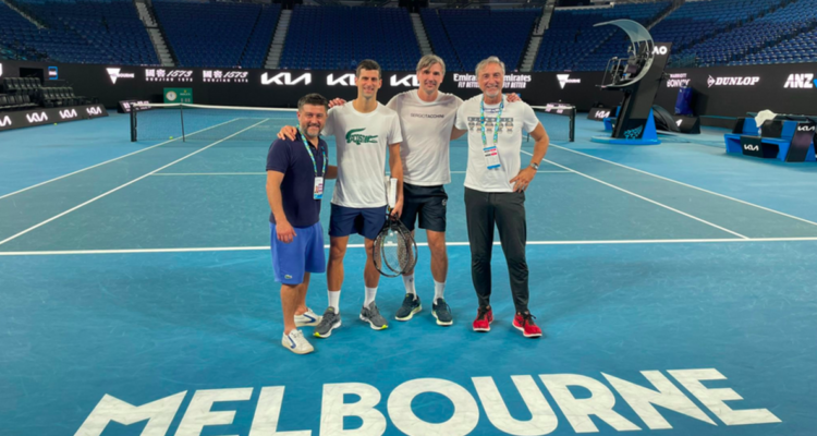 Djokovic entrenando en Australia