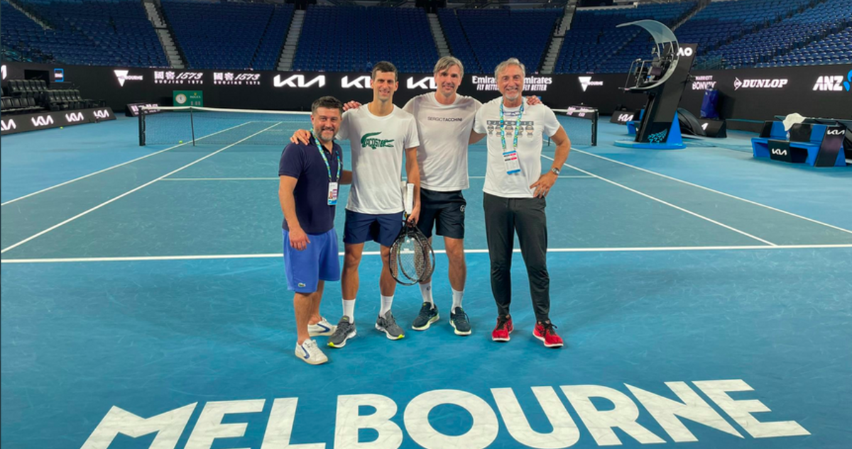 Djokovic entrenando en Australia