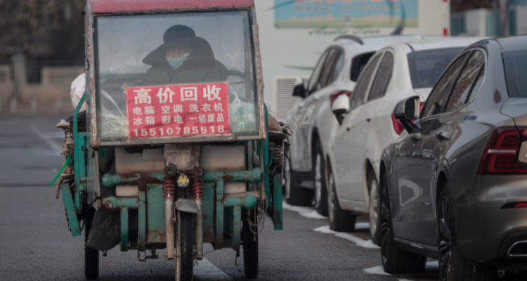 Economía de China se recupera a paso lento y con desequilibrios, reporta la FMI