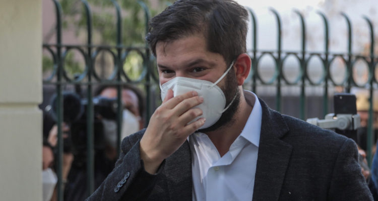 Empresarios critican impuesto a los súper ricos mientras Boric defiende próxima reforma tributaria