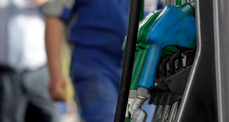 Enap reporta alza en todos los combustibles: GLP sube $4,2 y diésel aumenta en $6,5
