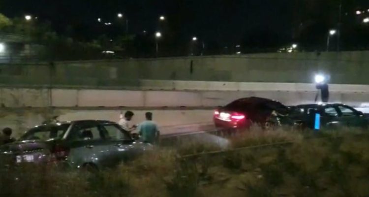 Víctima logró frustrar encerrona en la capital: retrocedió y colisionó otros vehículos