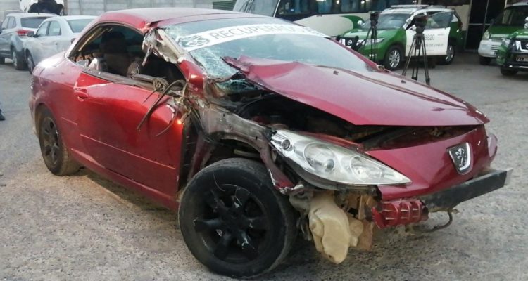 Delincuentes se enfrentan a tiros con Carabineros tras robo de auto en Pudahuel: un asaltante herido