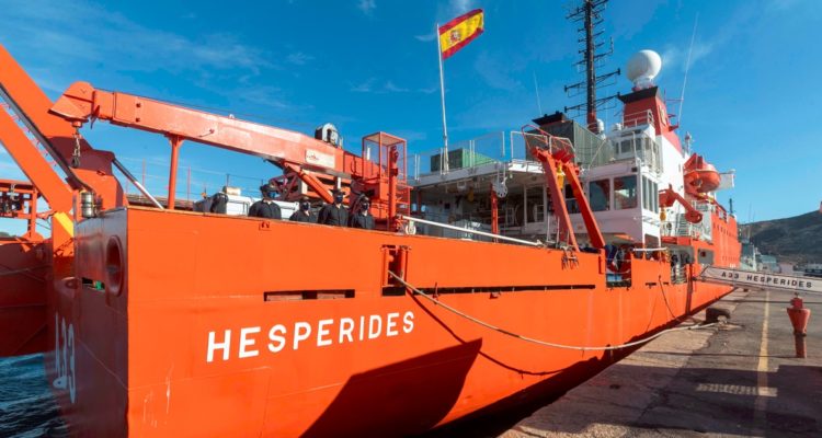 buque de investigación oceanográfica Hespérides para expedición española a la Antártica