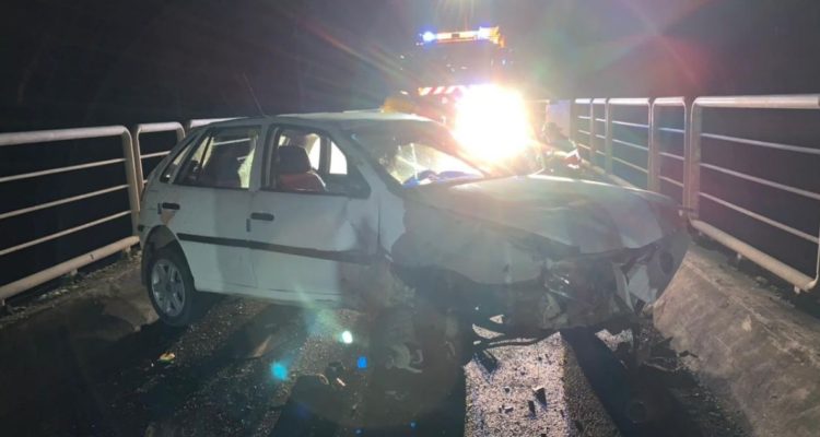 Eyectado tras un choque: hombre fallece en sector de Río Bueno