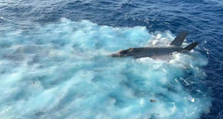 EEUU corre por recuperar F-35C que cayó al mar de China