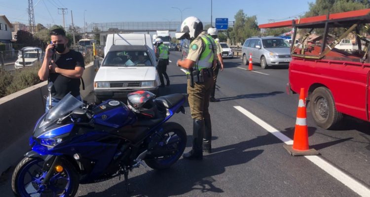 Carabineros fiscalizan Autopista Central