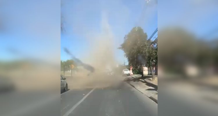 Fuerte viento sorprende a vecinos de Los Ángeles