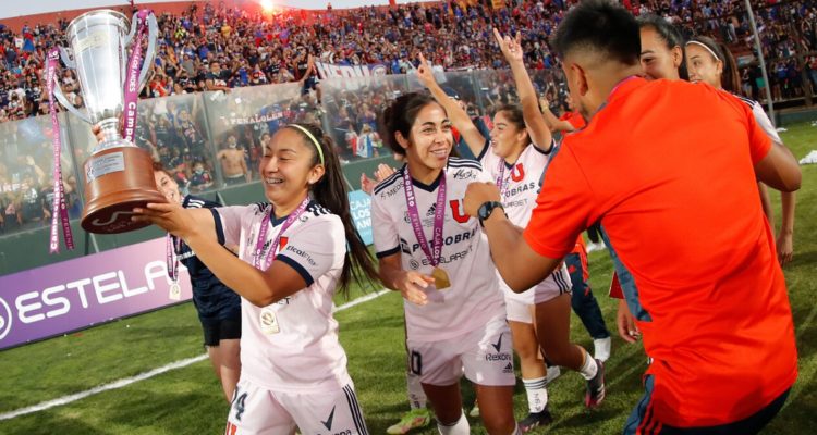 El fútbol femenino en Chile se encamina a la profesionalización.