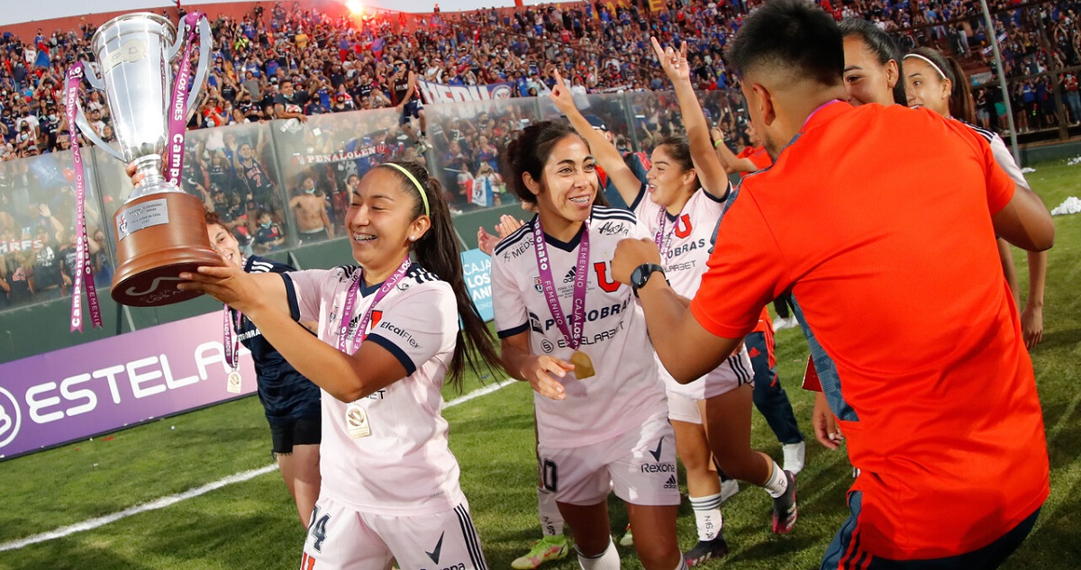 El fútbol femenino en Chile se encamina a la profesionalización.