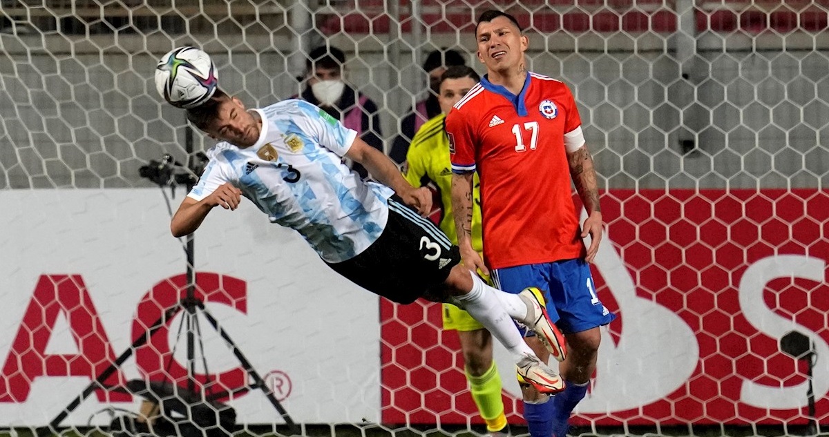 Gary Medel ante Argentina.