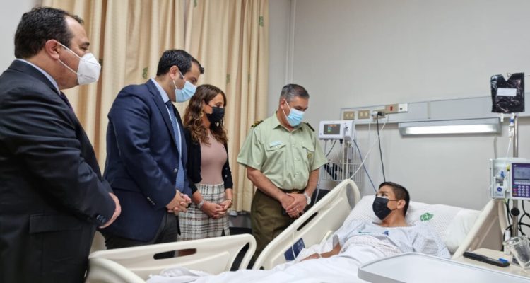 Gobierno visita a carabinero atacado por migrantes en Iquique