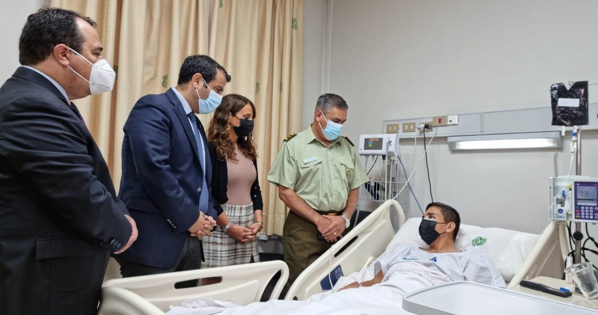 Gobierno visita a carabinero atacado por migrantes en Iquique