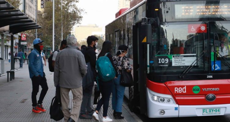 Gobierno de Piñera volvió a frenar alza del pasaje en Santiago: Boric podría enfrentar otra en marzo