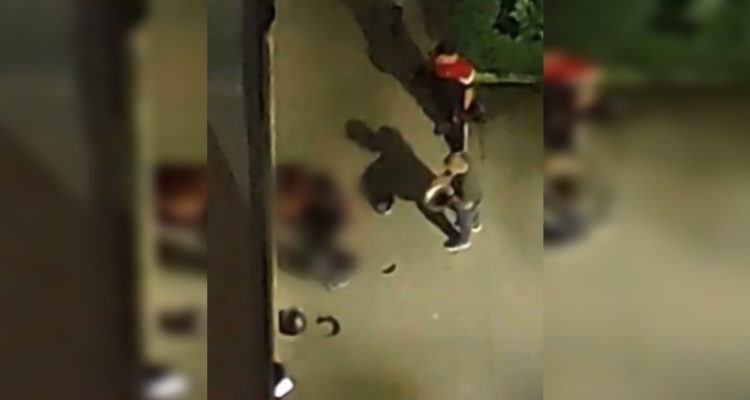 Golpean y desnudan a supuesto autor del robo de una moto en Santiago: vehículo tenía GPS