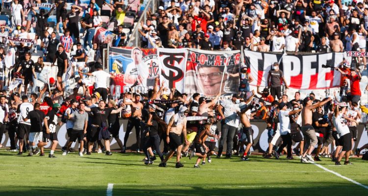 Hinchas de Colo Colo vs Antofagasta.