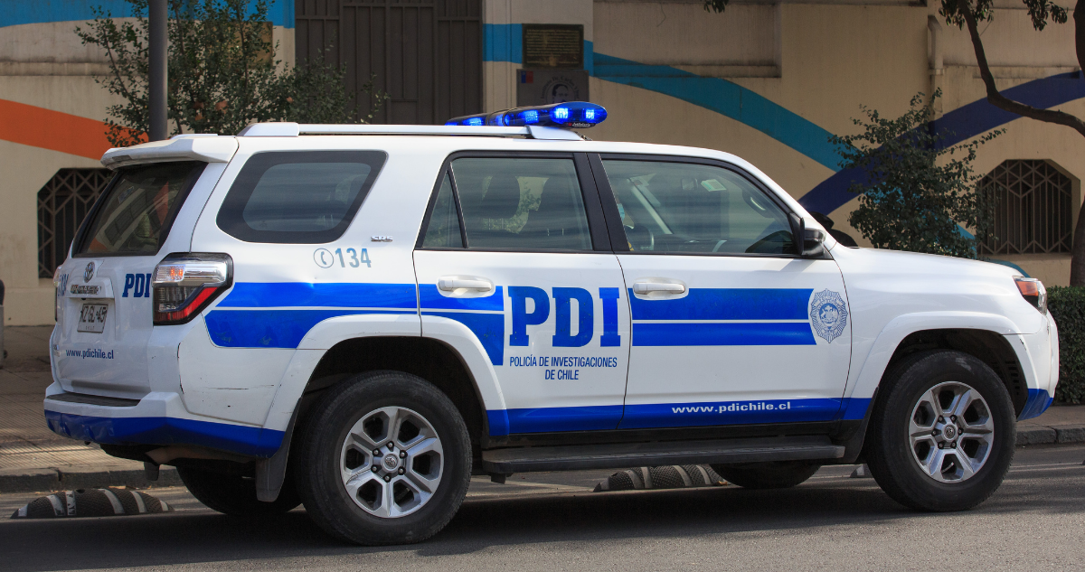 Hombre murió electrocutado mientras robaba cables desde cámara subterránea en Quinta Normal