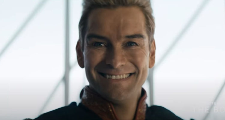 Homelander sonriendo para las cámaras en el primer teaser de la nueva temporada de The Boys.