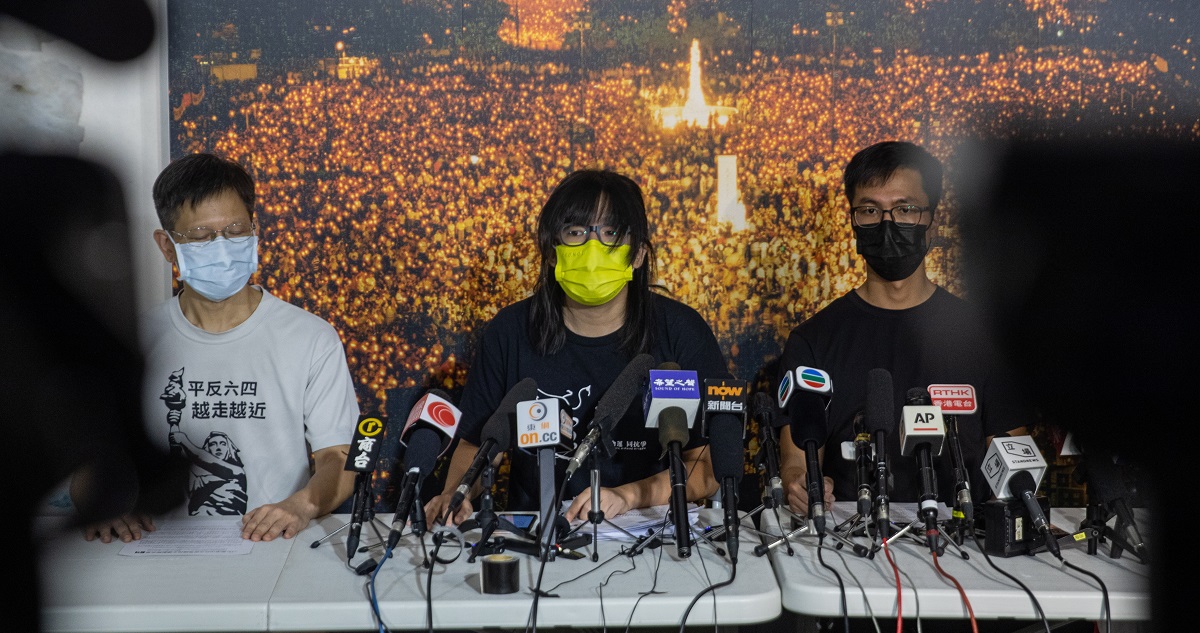 La activista Chow Hang-tung en una conferencia de prensa.