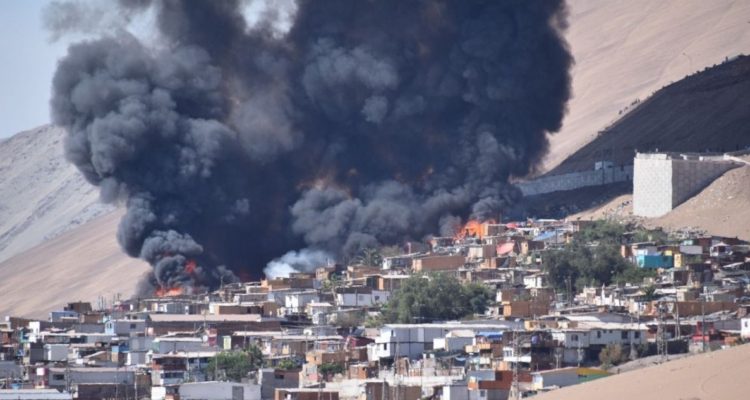 Incendio campamento Iquique