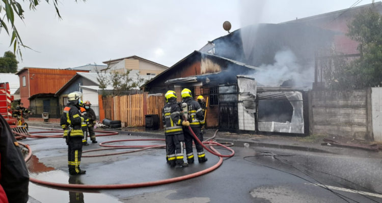 Incendio destruye casa en Los Ángeles: denuncian venta de drogas