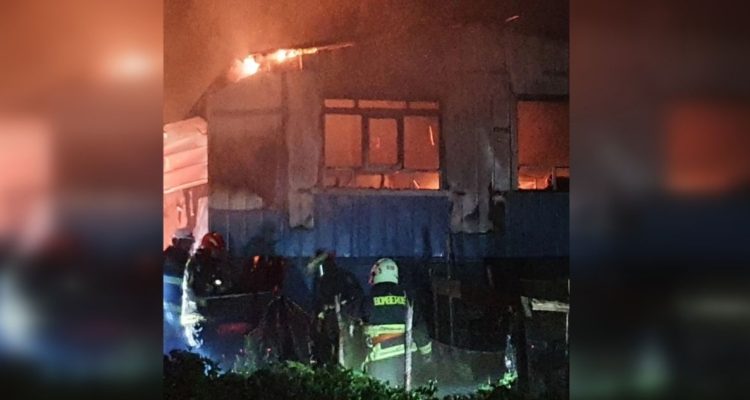 Incendio en Quellón destruye completamente dos viviendas