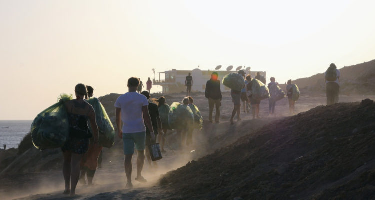 iniciativa-invita-a-limpiar-playa-renaca