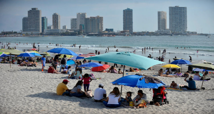 Iquique y otras 20 comunas retroceden en el Plan Paso a Paso
