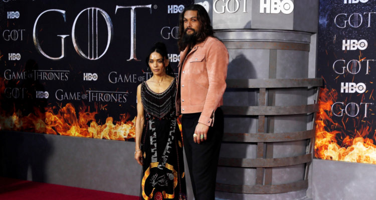 Jason Momoa y Lisa Bonet en la premiere de Game Of Thrones.