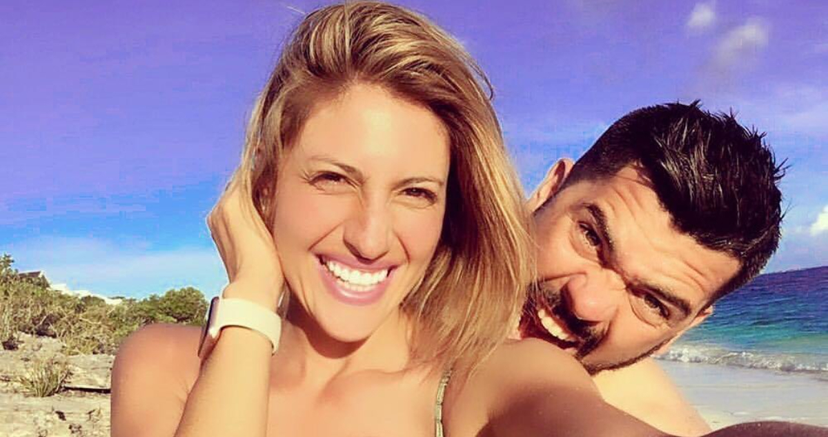 En la fotografía, Karen Bejarano y Juan Pedro Verier juntos en la playa.
