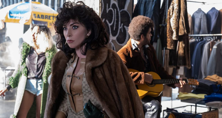 Lady Gaga interpretando a Patrizia Reggiani en la película House of Gucci.