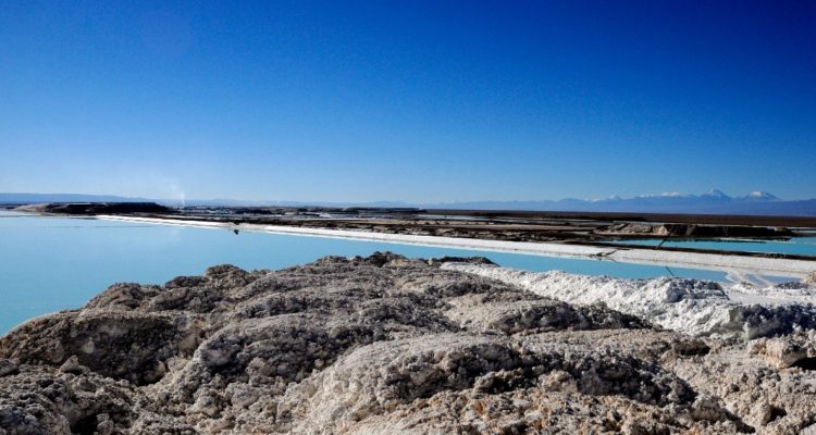 Gobierno da a conocer empresas que se adjudicaron licitación del litio: una chilena y una china