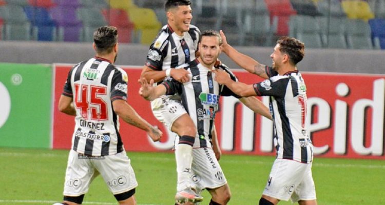 Lucas Melano a detalles de Catolica