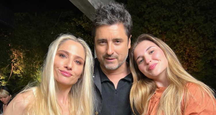 En la foto se ven a los actores Mane Swett, Jorge Zabaleta y Belén Soto reunidos.