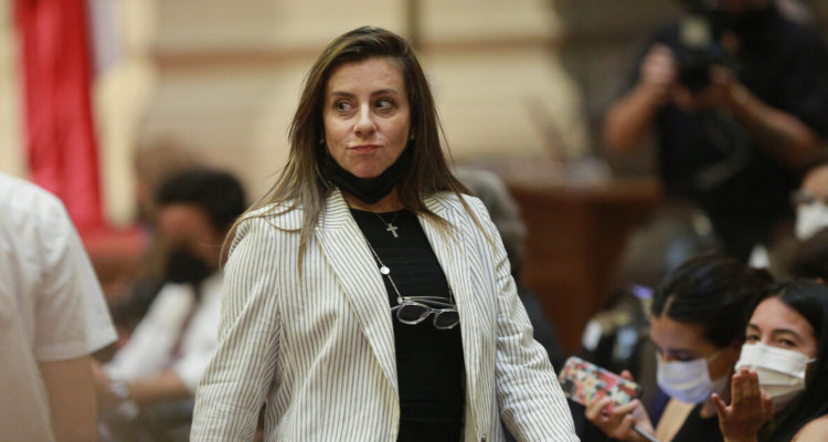 Marinovic causa polémica por no usar mascarilla en la Convención: “Mis zapatos merecen más atención”