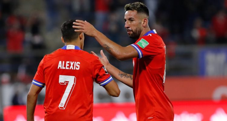 Mauricio Isla y Alexis Sánchez.