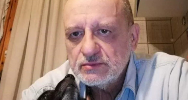 Médico antivacunas muere de covid-19