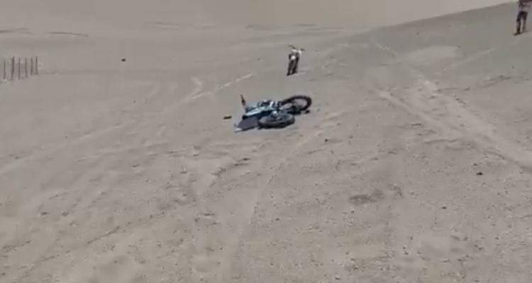 Motociclista murió degollado en Iquique tras impactar un cerco de alambre