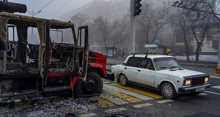 Autoridades cifran en 225 los muertos y 4.500 heridos por violentas protestas en Kazajistán