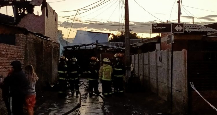 Un muerto y tres casas destruidas dejó incendio en El Bosque
