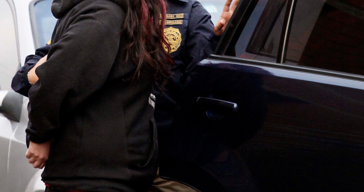 Capturan a mujer que pasó 24 años eludiendo a policías.