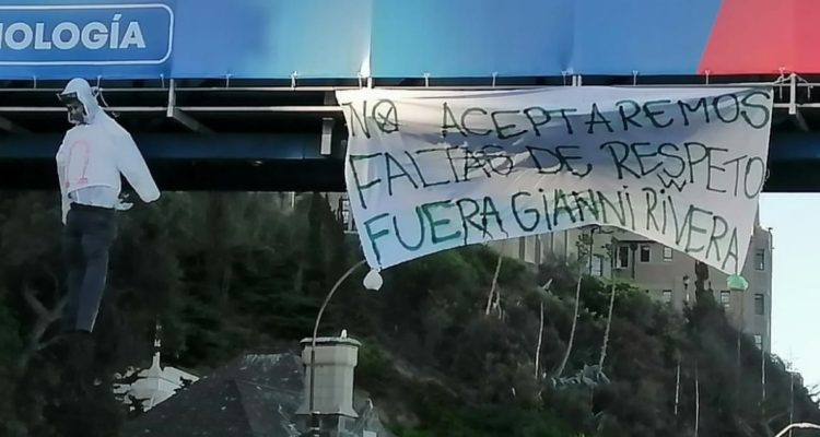 Gianni Rivera: cuelgan muñeco pidiendo su salida