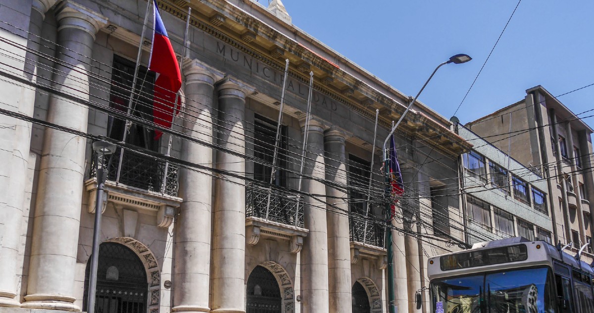Vecinos de Laguna Verde reclaman tardanza de municipio de Valparaíso en gestión ante crisis hídrica
