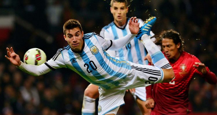 Nicolás Gaitán jugando por Argentina.