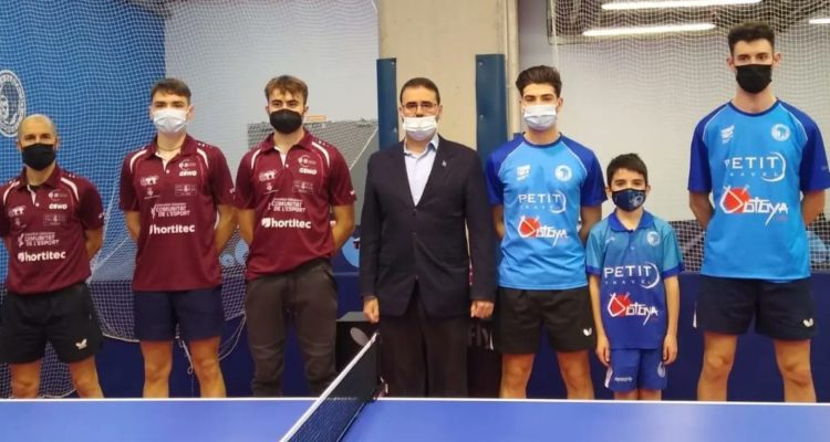 Niño de 10 años es obligado a debutar en torneo de tenis de mesa