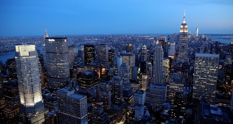 Tasa de desempleo disminuyó a 3,9% en EEUU y se crearon menos empleos que los proyectados