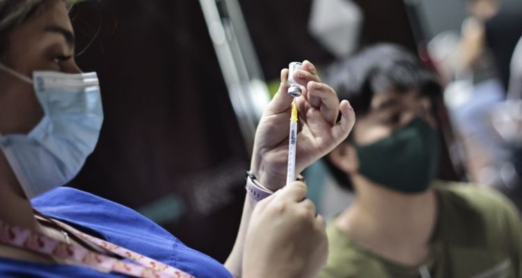 Variante Ómicron en Los Lagos: 2 casos activos y comunas retroceden