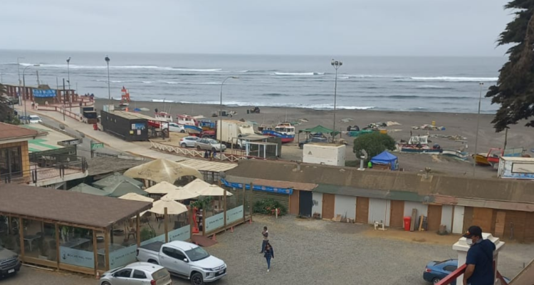 Onemi recomienda evacuar zonas donde se emitió la alerta de tsunami menor por volcán en tonga.